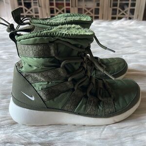 Nike Roshe One Hi Faux Fur Lined Sneakerboot Rough Green/sail